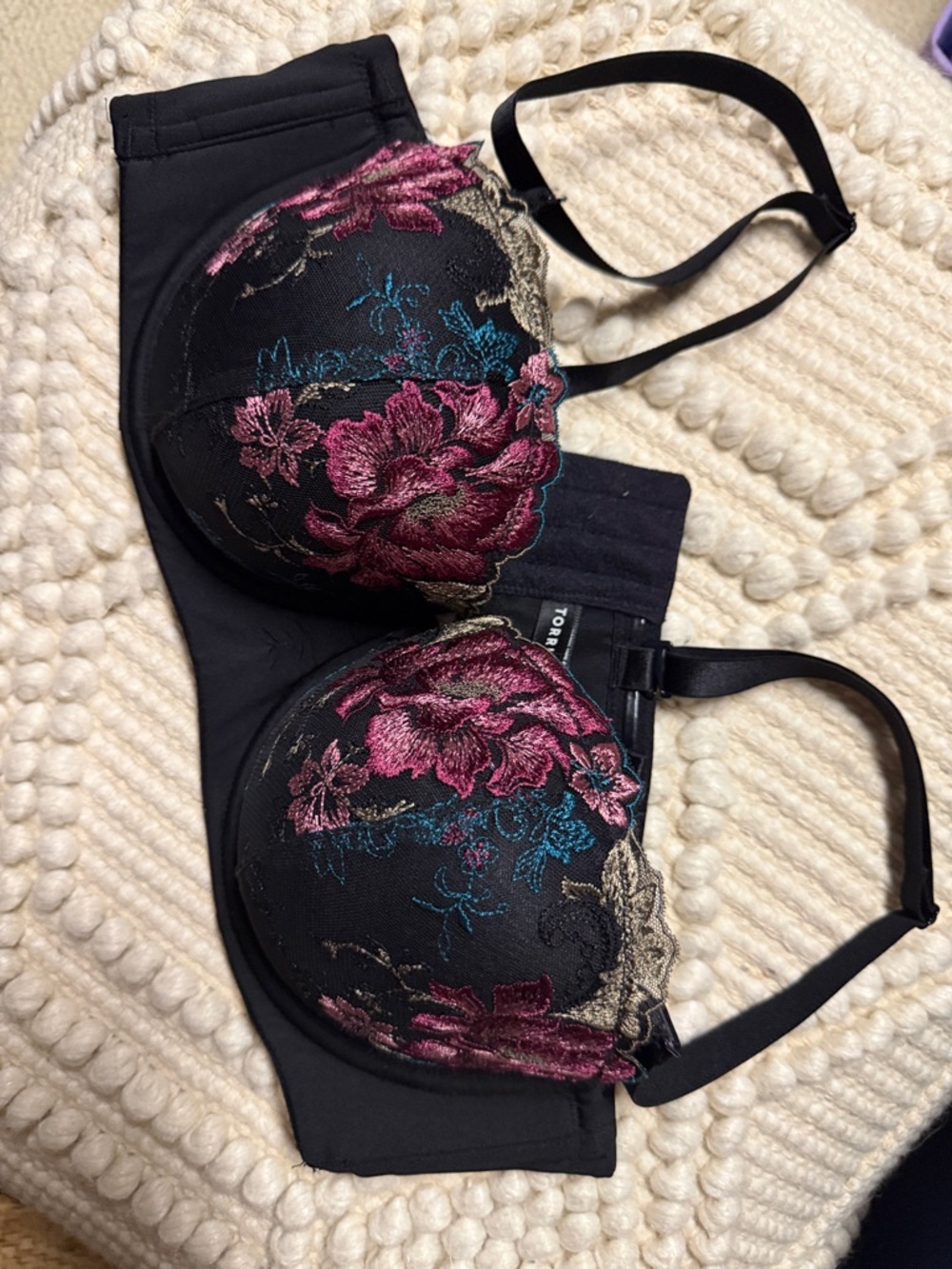 Black Bra with Fuchsia Floral Embroidery Torrid 38C Convertible bra